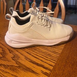Cloves nursing sneakers size 7